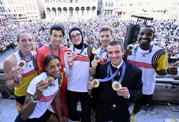 Sport Themen der Woche KW33 Sport Bilder des Tages Belgian medal winners (L-R) Noor Vidts, Nafissatou Nafi Thiam, Gabriella Willems, Sarah Chaari, Fabio Van den Bossche, Remco Evenepoel and Bashir Abdi pose on the balcony of the City Hall during celebrations after the Paris 2024 Olympic Games, Olympische Spiele, Olympia, OS at the Grand Place - Grote Markt and the Brussels City Hall, in Brussels, on Monday 12 August 2024. The Belgian delegation at the Games of the XXXIII Olympiad counted 165 athletes competing in 21 sports. ERICxLALMAND  x98365600x