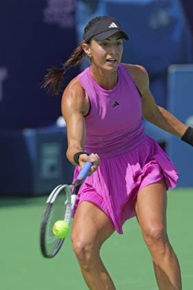 August 12, 2024, Mason, Oh, USA: 2024 Cincinnati Open Tennis, 2024 08 12 - Elina Avanesyan returns a ball against opponent Harriet Dart. ZUMAPress Mason USA - ZUMAn24_ 20240812_zaf_n24_006 Copyright: xWallyxNellx