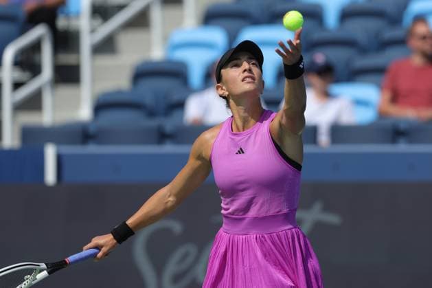 August 12, 2024, Mason, Oh, USA: 2024 Cincinnati Open Tennis, 2024 08 12 - Elina Avanesyan serves a ball against opponent Harriet Dart. ZUMAPress Mason USA - ZUMAn24_ 20240812_zaf_n24_015 Copyright: xWallyxNellx