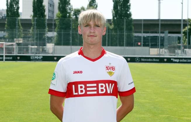 12.08.24 U19 VfB Stuttgart Fototermin Saison 2024 2025 Deutschland, Stuttgart, 12.08.2024, Fussball, U19-DFB-Nachwuchsliga, U19 VfB Stuttgart Fototermin Saison 2024 2025: Laurin Preuß.