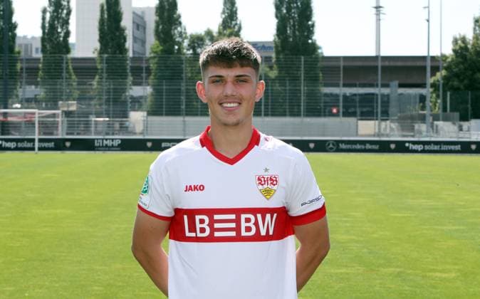 12.08.24 U19 VfB Stuttgart Fototermin Saison 2024 2025 Deutschland, Stuttgart, 12.08.2024, Fussball, U19-DFB-Nachwuchsliga, U19 VfB Stuttgart Fototermin Saison 2024 2025: Dorian Migalic.