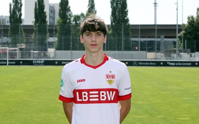 12.08.24 U19 VfB Stuttgart Fototermin Saison 2024 2025 Deutschland, Stuttgart, 12.08.2024, Fussball, U19-DFB-Nachwuchsliga, U19 VfB Stuttgart Fototermin Saison 2024 2025: Efe Korkut.