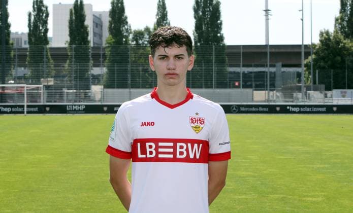 12.08.24 U19 VfB Stuttgart Fototermin Saison 2024 2025 Deutschland, Stuttgart, 12.08.2024, Fussball, U19-DFB-Nachwuchsliga, U19 VfB Stuttgart Fototermin Saison 2024 2025: Tom Santos.