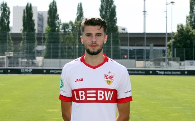 12.08.24 U19 VfB Stuttgart Fototermin Saison 2024 2025 Deutschland, Stuttgart, 12.08.2024, Fussball, U19-DFB-Nachwuchsliga, U19 VfB Stuttgart Fototermin Saison 2024 2025: Eliot Bujupi.