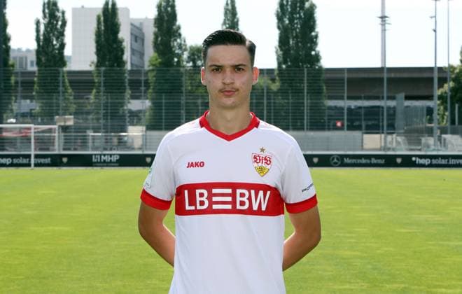 12.08.24 U19 VfB Stuttgart Fototermin Saison 2024 2025 Deutschland, Stuttgart, 12.08.2024, Fussball, U19-DFB-Nachwuchsliga, U19 VfB Stuttgart Fototermin Saison 2024 2025: Ivan Knezevic.