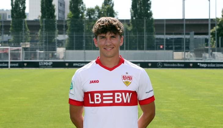 12.08.24 U19 VfB Stuttgart Fototermin Saison 2024 2025 Deutschland, Stuttgart, 12.08.2024, Fussball, U19-DFB-Nachwuchsliga, U19 VfB Stuttgart Fototermin Saison 2024 2025: Jannik Oettinger.