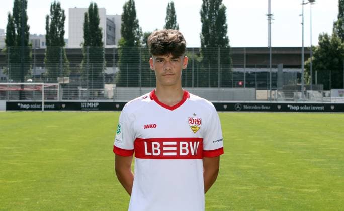 12.08.24 U19 VfB Stuttgart Fototermin Saison 2024 2025 Deutschland, Stuttgart, 12.08.2024, Fussball, U19-DFB-Nachwuchsliga, U19 VfB Stuttgart Fototermin Saison 2024 2025: Lauri Penna.