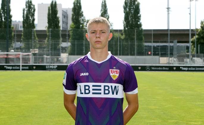12.08.24 U19 VfB Stuttgart Fototermin Saison 2024 2025 Deutschland, Stuttgart, 12.08.2024, Fussball, U19-DFB-Nachwuchsliga, U19 VfB Stuttgart Fototermin Saison 2024 2025: Florian Hellstern.