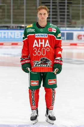 Justin Volek 9 (Augsburger Panther), Mannschafts und Portraitbilder, Augsburger Panther, Saison 2024 2025, Eishockey, Penny-DEL, 12.08.2024 Augsburg Bayern Deutschland