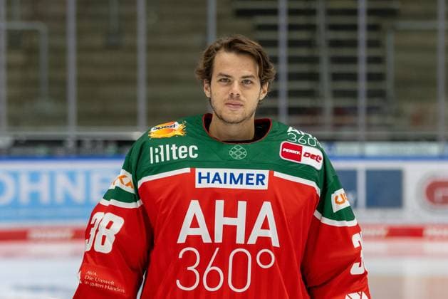 Strauss Mann 38 (Augsburger Panther), Mannschafts und Portraitbilder, Augsburger Panther, Saison 2024 2025, Eishockey, Penny-DEL, 12.08.2024 Augsburg Bayern Deutschland