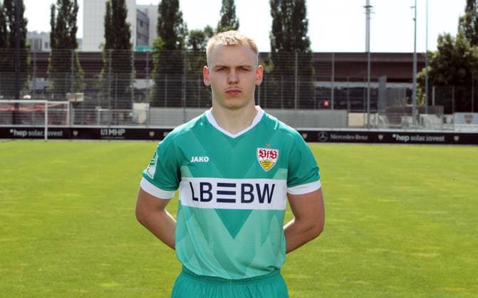 Stuttgart , Fototermin , Nils Richter ; VfB Stuttgart U19; DFB-Nachwuchsliga; Porträttermin 2024 2025