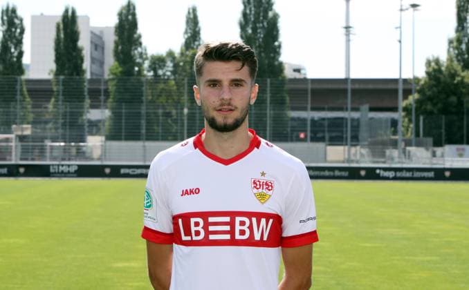 Stuttgart , Fototermin , Eliot Bujupi ; VfB Stuttgart U19; DFB-Nachwuchsliga; Porträttermin 2024 2025