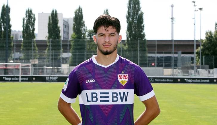 Stuttgart , Fototermin , Martin Stojcevic; VfB Stuttgart U19; DFB-Nachwuchsliga; Porträttermin 2024 2025