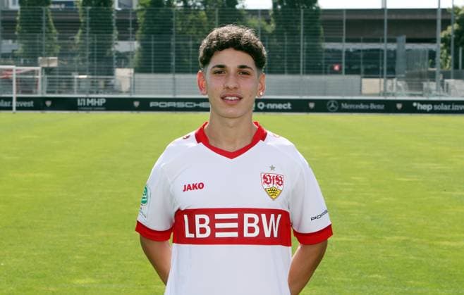 Stuttgart , Fototermin , Tuncay Durna ; VfB Stuttgart U19; DFB-Nachwuchsliga; Porträttermin 2024 2025