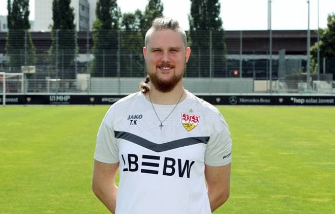 Stuttgart , Fototermin , Thomas Kiess (Physiotherapeut) ; VfB Stuttgart U19; DFB-Nachwuchsliga; Porträttermin 2024 2025