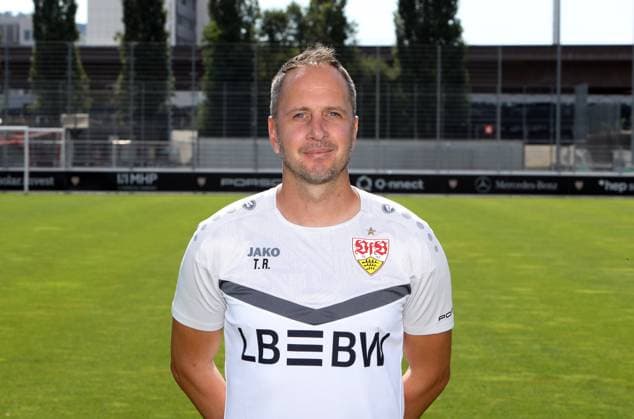 Stuttgart , Fototermin , Tobias Rathgeb (Co-Trainer). ; VfB Stuttgart U19; DFB-Nachwuchsliga; Porträttermin 2024 2025