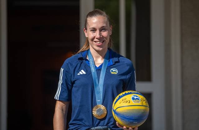 Sport Themen der Woche KW33 Basketball, Frauen, Olympische Spiele in Paris 2024, Medienrunde mit Olympiasiegerin Svenja Brunckhorst (3x3 Basketball) in Berlin, 13.08. 2024, *** Basketball, Women, Olympic Games in Paris 2024, Media round with Olympic champion Svenja Brunckhorst 3x3 Basketball in Berlin, 13 08 2024, Copyright: xSebastianxRäppold MatthiasxKochx