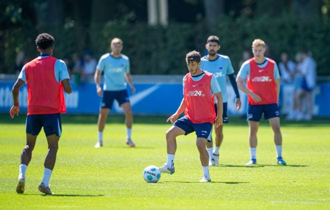 Fussball, Herren, Saison 2024 25, 2. Bundesliga, Hertha BSC, Training, v.l. Jeremy Dudziak (Hertha BSC), Diego Demme (Hertha BSC), 13.08. 2024,