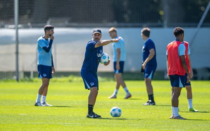 Fussball, Herren, Saison 2024 25, 2. Bundesliga, Hertha BSC, Training, Trainer Cristian Fiel (Hertha BSC), 13.08. 2024,