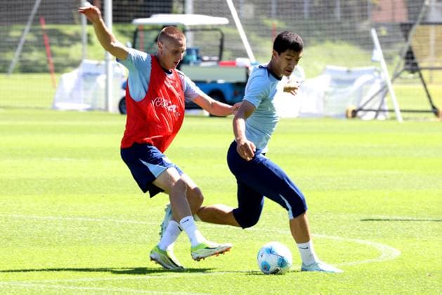 DEU, DFL, 2. FBL Hertha BSC, Training, 13.08.2024, Sportforum, Berlin, DEU, DFL, 2. FBL Hertha BSC, Training, im Bild Palko Dardai (Hertha BSC Berlin 20), Ibrahim Maza (Hertha BSC Berlin 10) DFL - regulations prohibit any use of Photographs as image sequences and or quasi-video Foto: Juergen Engler nordphoto GmbH