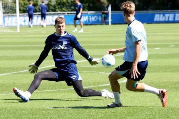 DEU, DFL, 2. FBL Hertha BSC, Training, 13.08.2024, Sportforum, Berlin, DEU, DFL, 2. FBL Hertha BSC, Training, im Bild Tjark Ernst (Hertha BSC Berlin 1), Luca Schuler (Hertha BSC Berlin 18) DFL - regulations prohibit any use of Photographs as image sequences and or quasi-video Foto: Juergen Engler nordphoto GmbH
