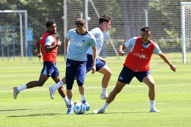 DEU, DFL, 2. FBL Hertha BSC, Training, 13.08.2024, Sportforum, Berlin, DEU, DFL, 2. FBL Hertha BSC, Training, im Bild Diego Demme (Hertha BSC Berlin 6), Smail Prevljak (Hertha BSC Berlin 9) DFL - regulations prohibit any use of Photographs as image sequences and or quasi-video Foto: Juergen Engler nordphoto GmbH