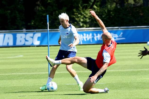 DEU, DFL, 2. FBL Hertha BSC, Training, 13.08.2024, Sportforum, Berlin, DEU, DFL, 2. FBL Hertha BSC, Training, im Bild Toni Leistner (Hertha BSC Berlin 37), Marten Winkler (Hertha BSC Berlin 22) DFL - regulations prohibit any use of Photographs as image sequences and or quasi-video Foto: Juergen Engler nordphoto GmbH