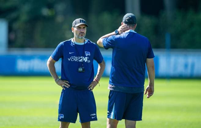 Fussball, Herren, Saison 2024 25, 2. Bundesliga, Hertha BSC, Training, v.l. Trainer Cristian Fiel (Hertha BSC), Torwarttrainer Andreas Menger (Hertha BSC), 13.08. 2024,
