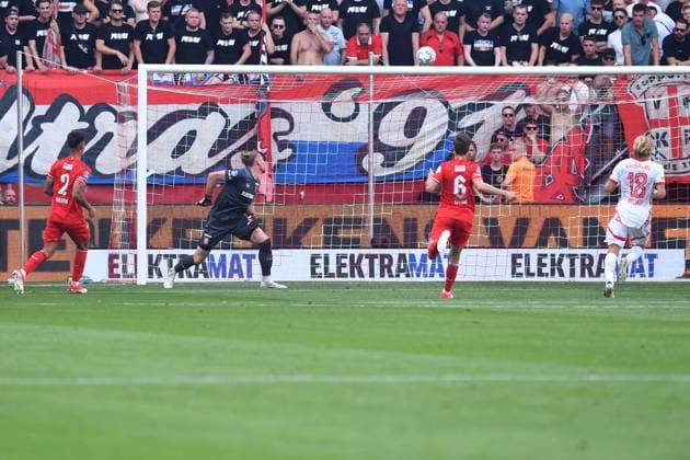 Fußball UEFA Champions League Qualifikation 3. Runde FC Twente - FC Salzburg am 13.08.2024 im Stadion De Grolsch Veste in Enschede Tor zum 0:1 durch Maurits Kjaergaard ( Salzburg )
