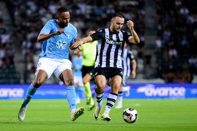 240813 Isaac Kiese Thelin of Malmö FF and Joan Sastre of PAOK during the UEFA Champions League football match between PAOK and Malmö FF on August 13, 2024 in Thessaloniki. Photo: Mathilda Ahlberg BILDBYRAN kod MA MA0703 fotboll football soccer fotball champions league paok malmö ff bbeng bbauto Copyright: MATHILDAxAHLBERG BB240813MA036