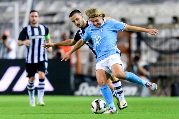 240813 Joan Sastre of PAOK and Sebastian Nanasi of Malmö FF during the UEFA Champions League football match between PAOK and Malmö FF on August 13, 2024 in Thessaloniki. Photo: Mathilda Ahlberg BILDBYRAN kod MA MA0703 fotboll football soccer fotball champions league paok malmö ff bbeng bbauto Copyright: MATHILDAxAHLBERG BB240813MA038