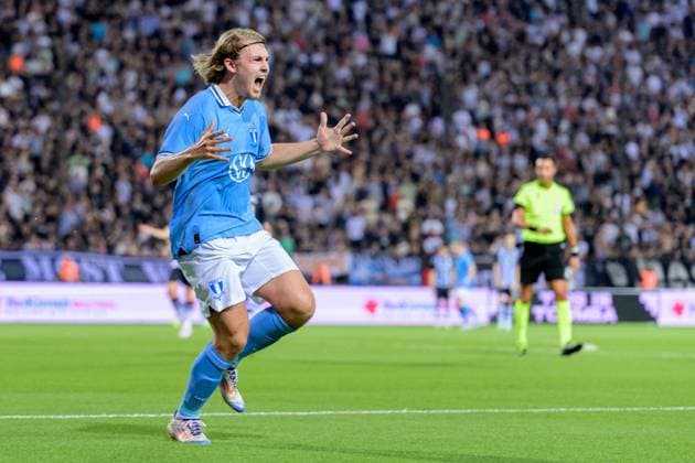 240813 Sebastian Nanasi of Malmö FF celebrates scoring 2-2 during the UEFA Champions League football match between PAOK and Malmö FF on August 13, 2024 in Thessaloniki. Photo: Mathilda Ahlberg BILDBYRAN kod MA MA0703 fotboll football soccer fotball champions league paok malmö ff bbeng jubel Copyright: MATHILDAxAHLBERG BB240813MA043