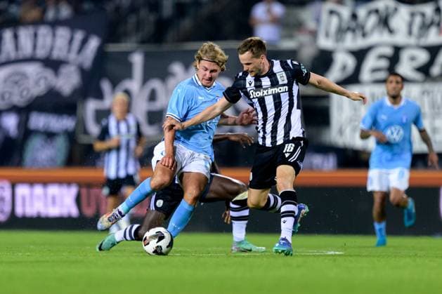 240813 Sebastian Nanasi of Malmö FF and Tomasz Kedziora of PAOK during the UEFA Champions League football match between PAOK and Malmö FF on August 13, 2024 in Thessaloniki. Photo: Mathilda Ahlberg BILDBYRAN kod MA MA0703 fotboll football soccer fotball champions league paok malmö ff bbeng Copyright: MATHILDAxAHLBERG BB240813MA049