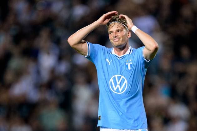 240813 Jens Stryger Larsen of Malmö FF looks dejected during the UEFA Champions League football match between PAOK and Malmö FF on August 13, 2024 in Thessaloniki. Photo: Mathilda Ahlberg BILDBYRAN kod MA MA0703 fotboll football soccer fotball champions league paok malmö ff bbeng depp Copyright: MATHILDAxAHLBERG BB240813MA054