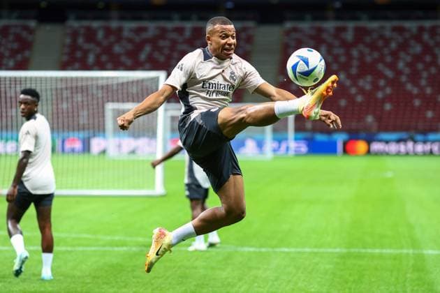 Sport Themen der Woche KW33 Sport Bilder des Tages Real Madrid Training 13 August 2024, Warsaw - Real Madrid Training - Kylian Mbappe of Real Madrid - Photo: Charlotte Wilson Offside. Warsaw Poland *** Real Madrid Training 13 August 2024, Warschau Real Madrid Training Kylian Mbappe von Real Madrid Foto Charlotte Wilson Abseits Warschau Polen  Copyright: xCharlottexWilsonx xOffsidexOffside