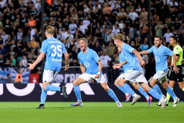 240813 Nils Zätterström and Jens Stryger Larsen of Malmö FF celebrate after 3-3 during the UEFA Champions League football match between PAOK and Malmö FF on August 13, 2024 in Thessaloniki. Photo: Mathilda Ahlberg BILDBYRAN kod MA MA0703 fotboll football soccer fotball champions league paok malmö ff bbeng jubel Copyright: MATHILDAxAHLBERG BB240813MA076
