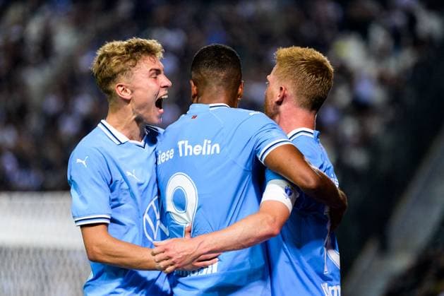 240813 Anders Christiansen of Malmö FF celebrates Hugo Bolin and Isaac Kiese Thelin after 3-4 during the UEFA Champions League football match between PAOK and Malmö FF on August 13, 2024 in Thessaloniki. Photo: Mathilda Ahlberg BILDBYRAN kod MA MA0703 fotboll football soccer fotball champions league paok malmö ff bbeng jubel Copyright: MATHILDAxAHLBERG BB240813MA084