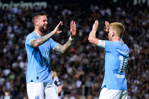 240813 Anders Christiansen of Malmö FF celebrates with Pontus Jansson after 3-4 during the UEFA Champions League football match between PAOK and Malmö FF on August 13, 2024 in Thessaloniki. Photo: Mathilda Ahlberg BILDBYRAN kod MA MA0703 fotboll football soccer fotball champions league paok malmö ff bbeng jubel Copyright: MATHILDAxAHLBERG BB240813MA085