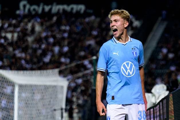240813 Hugo Bolin of Malmö FF celebrates after 3-4 scored by Anders Christiansen (not pictured) during the UEFA Champions League football match between PAOK and Malmö FF on August 13, 2024 in Thessaloniki. Photo: Mathilda Ahlberg BILDBYRAN kod MA MA0703 fotboll football soccer fotball champions league paok malmö ff bbeng bbauto jubel Copyright: MATHILDAxAHLBERG BB240813MA087