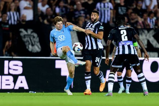 240813 Oliver Berg of Malmö FF and Tarik Tissoudali of PAOK during the UEFA Champions League football match between PAOK and Malmö FF on August 13, 2024 in Thessaloniki. Photo: Mathilda Ahlberg BILDBYRAN kod MA MA0703 fotboll football soccer fotball champions league paok malmö ff bbeng Copyright: MATHILDAxAHLBERG BB240813MA091