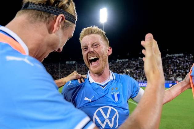 240813 Anders Christiansen of Malmö FF celebrates after the UEFA Champions League football match between PAOK and Malmö FF on August 13, 2024 in Thessaloniki. Photo: Mathilda Ahlberg BILDBYRAN kod MA MA0703 fotboll football soccer fotball champions league paok malmö ff bbeng bbauto jubel Copyright: MATHILDAxAHLBERG BB240813MA096