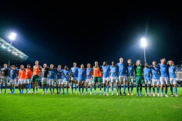 240813 Players of Malmö FF celebrate after the UEFA Champions League football match between PAOK and Malmö FF on August 13, 2024 in Thessaloniki. Photo: Mathilda Ahlberg BILDBYRAN kod MA MA0703 fotboll football soccer fotball champions league paok malmö ff bbeng jubel Copyright: MATHILDAxAHLBERG BB240813MA098