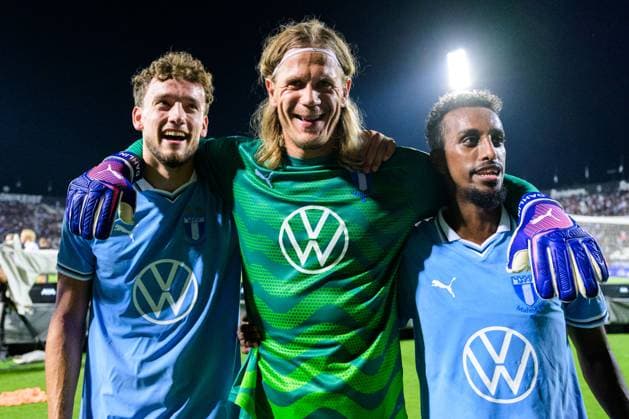 240813 Goalkeeper Johan Dahlin and Taha Ali of Malmö FF celebrate after the UEFA Champions League football match between PAOK and Malmö FF on August 13, 2024 in Thessaloniki. Photo: Mathilda Ahlberg BILDBYRAN kod MA MA0703 fotboll football soccer fotball champions league paok malmö ff bbeng jubel Copyright: MATHILDAxAHLBERG BB240813MA100