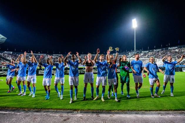 240813 Players of Malmö FF celebrate after the UEFA Champions League football match between PAOK and Malmö FF on August 13, 2024 in Thessaloniki. Photo: Mathilda Ahlberg BILDBYRAN kod MA MA0703 fotboll football soccer fotball champions league paok malmö ff bbeng jubel Copyright: MATHILDAxAHLBERG BB240813MA119