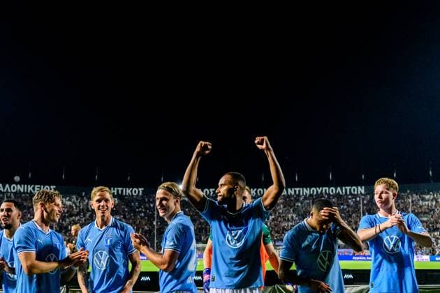 240813 Isaac Kiese Thelin of Malmö FF celebrate after the UEFA Champions League football match between PAOK and Malmö FF on August 13, 2024 in Thessaloniki. Photo: Mathilda Ahlberg BILDBYRAN kod MA MA0703 fotboll football soccer fotball champions league paok malmö ff bbeng jubel Copyright: MATHILDAxAHLBERG BB240813MA128