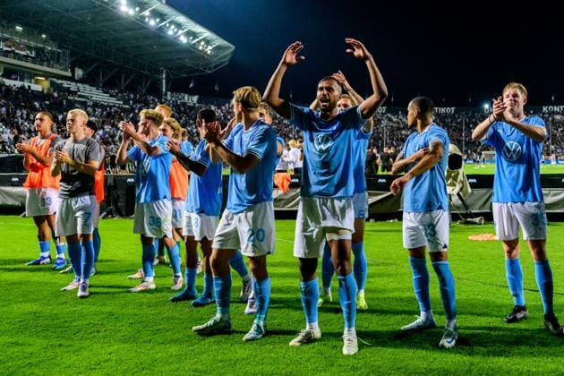 240813 Isaac Kiese Thelin of Malmö FF celebrate after the UEFA Champions League football match between PAOK and Malmö FF on August 13, 2024 in Thessaloniki. Photo: Mathilda Ahlberg BILDBYRAN kod MA MA0703 fotboll football soccer fotball champions league paok malmö ff bbeng jubel Copyright: MATHILDAxAHLBERG BB240813MA130