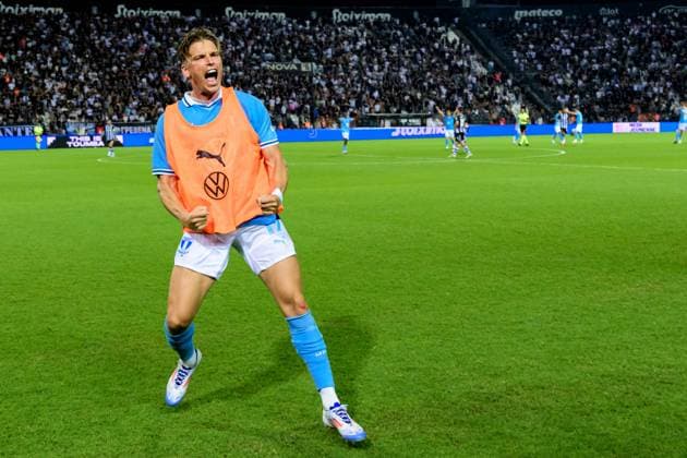 240813 Jens Stryger Larsen of Malmö FF celebrates after the UEFA Champions League football match between PAOK and Malmö FF on August 13, 2024 in Thessaloniki. Photo: Mathilda Ahlberg BILDBYRAN kod MA MA0703 fotboll football soccer fotball champions league paok malmö ff bbeng jubel Copyright: MATHILDAxAHLBERG BB240813MA138