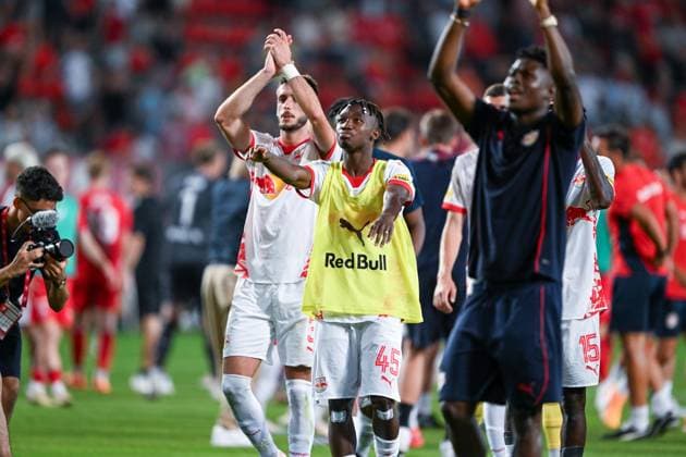 Champions-League-Qualifikation - Twente Enschede - RB Salzburg am 13.08.2024 im De Grolsch Veste in Enschede Dorgeles Nene (Salzburg) jubelt nach dem Spiel.