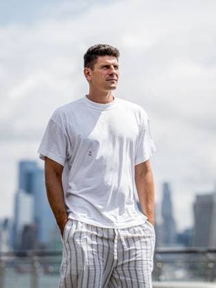 Mario Gomez (Technischer Direktor Red Bull Soccer International) am Hotel W Hoboken in New Jersey. Abreise RB Leipzig ins Trainingslager in die USA am 31. Juli 2024. New York City. Foto: Thomas Eisenhuth US-Tour RB Leipzig - Mario Gomez *** Mario Gomez Technical Director Red Bull Soccer International at Hotel W Hoboken in New Jersey Departure RB Leipzig to the training camp in the USA on July 31, 2024 New York City Photo Thomas Eisenhuth US Tour RB Leipzig Mario Gomez