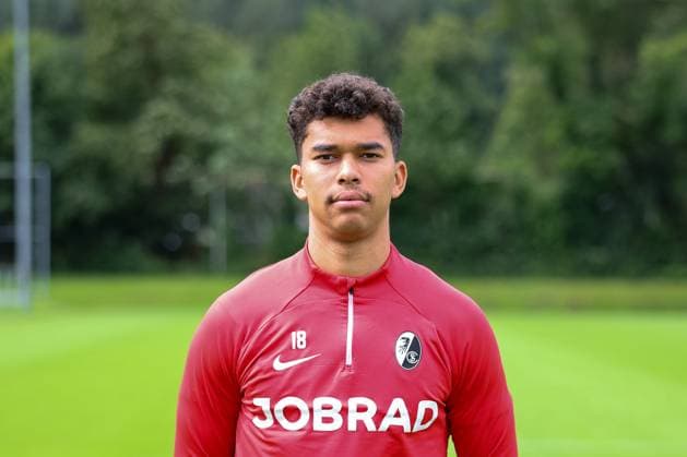 Yann Sturm , Fussball, Regionalliga Suedwest, SC Freiburg II, Mannschaftsvorstellung, 04.07.2024, Freiburger Fußballschule, Freiburg im Breisgau, Deutschland Freiburg im Breisgau Freiburger Fußballschule Baden-Wuerttemberg Deutschland Copyright: xGrantxHubbsx